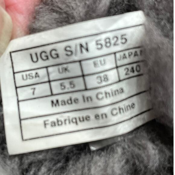 UGG Classic II Genuine Shearling Lined Short Boot Grey Suede Women's Size 7 GUC - Picture 7 of 7